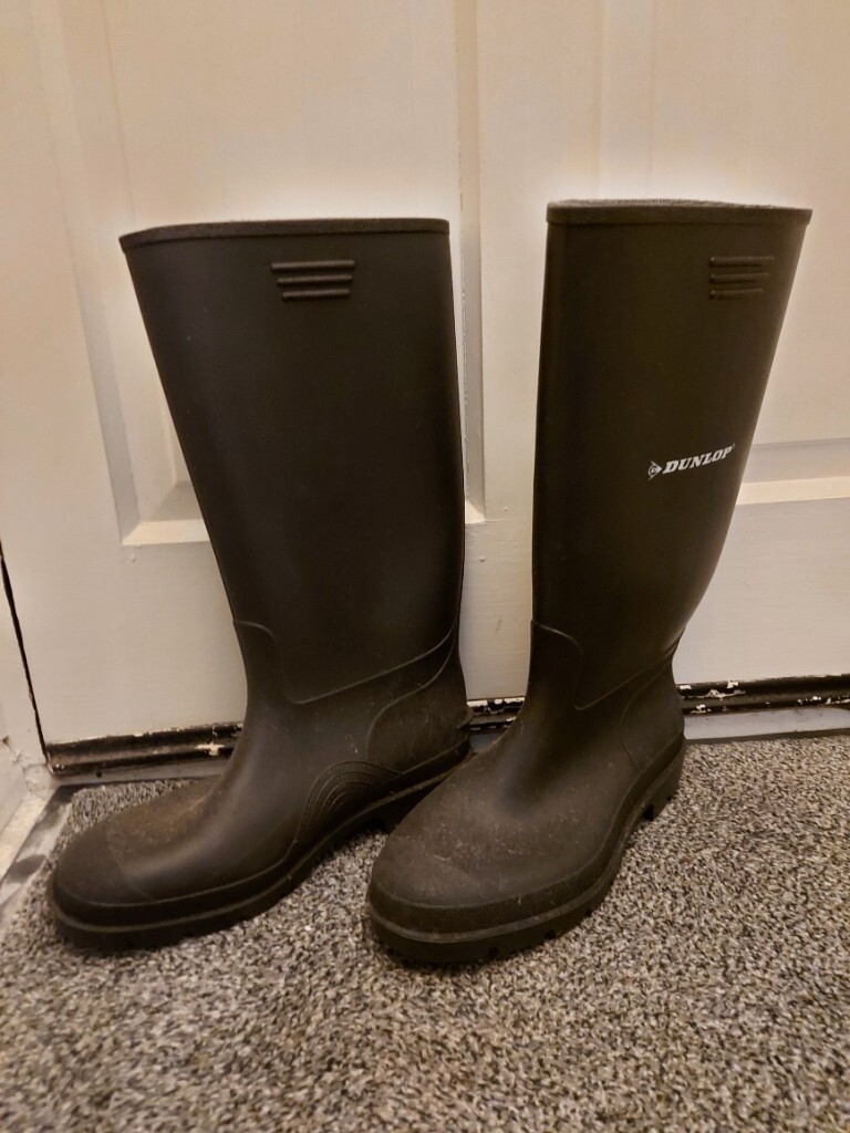 Black Dunlop Wellington Boots - Size 9 